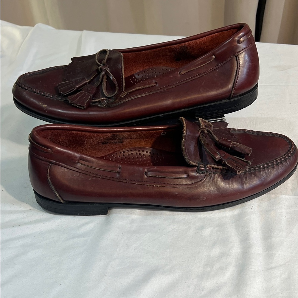Elegant Burgundy Tassel Loafers for Men - Picture 4 of 5